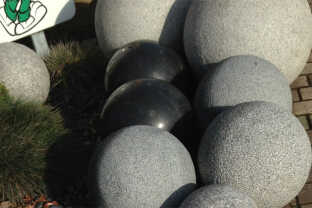 boule-granit-noire-polie.jpg
