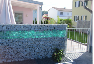 Gabion avec verre.png